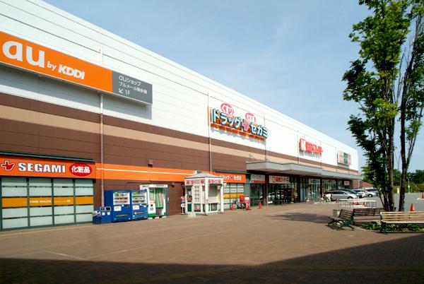 Drug store. Drag Segami Mai Tamon 1404m to shop