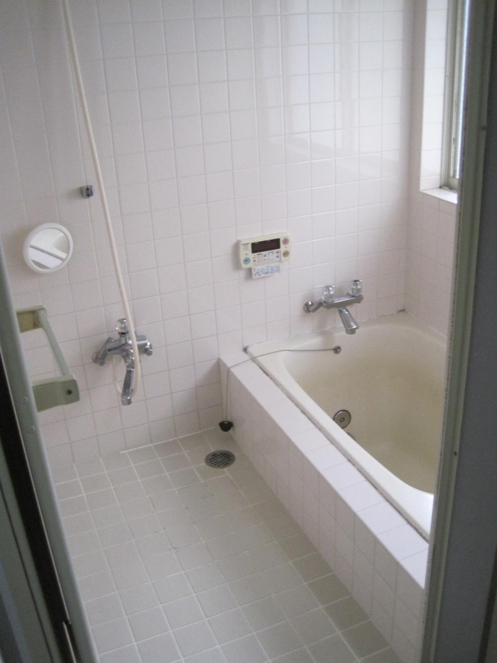 Bathroom. Indoor (12 May 2012) shooting