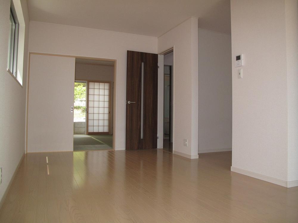 Same specifications photos (living)