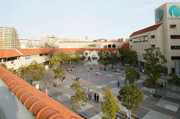 Shopping centre. Suma 1822m until the patio (shopping center)