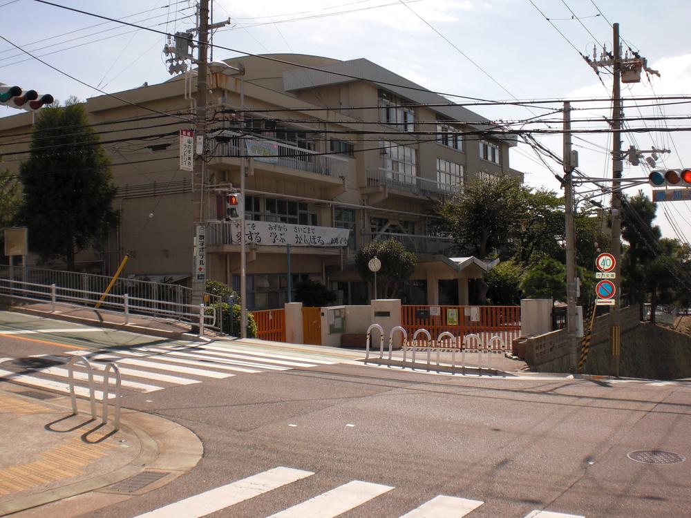 Primary school. Higashimaiko elementary school