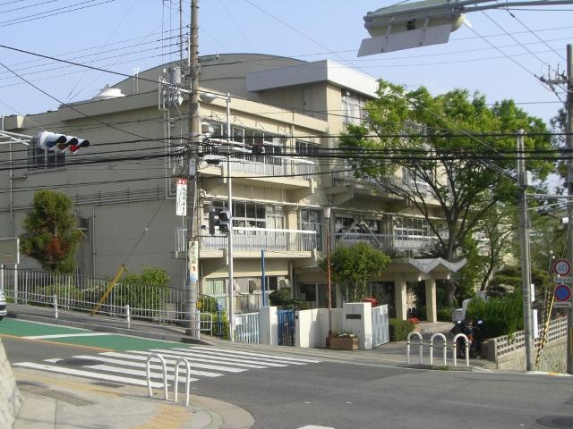 Primary school. 990m to Kobe Municipal Higashimaiko Elementary School