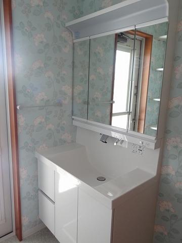 Wash basin, toilet. Indoor (June 2013) Shooting