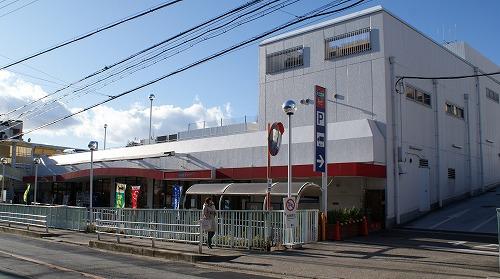 Supermarket. 475m to Cope Takamaru