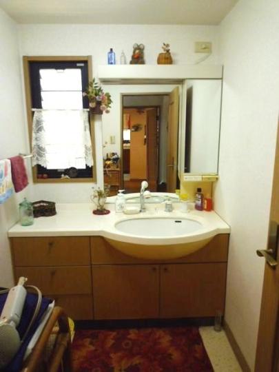 Wash basin, toilet. Indoor (September 2013) Shooting