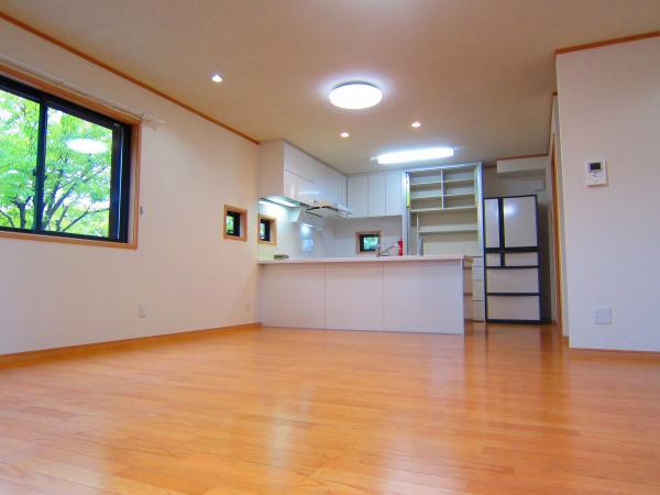 Living. Living is spacious 20 Pledge of margin