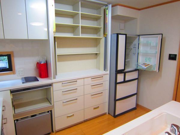 Kitchen. Storage space + refrigerator with
