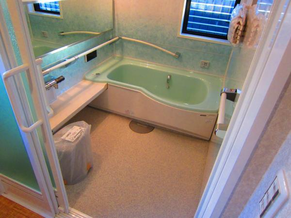 Bathroom. Larger bathroom than Hitotsubo type.  Bathroom heating Drying ・ With mist sauna. 