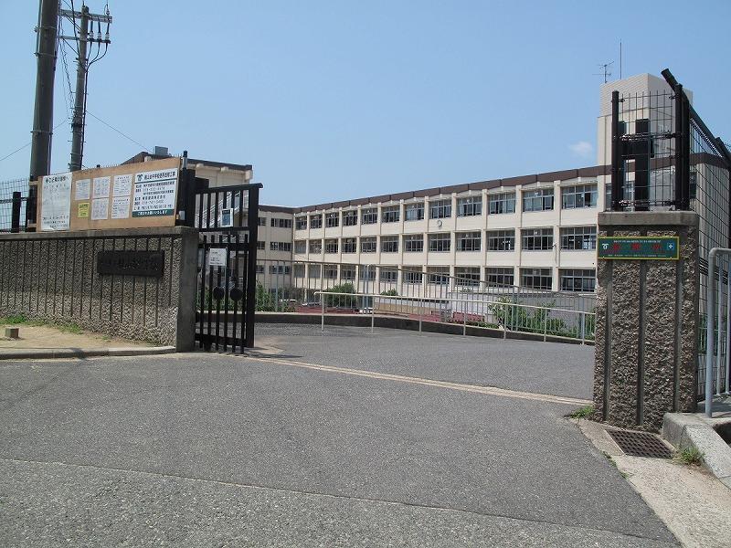 Junior high school. 731m to Kobe Municipal Momoyamadai junior high school