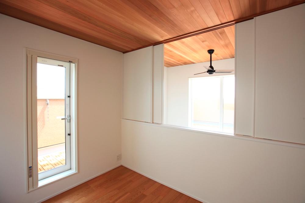 Model house photo. Room facing the atrium or partitioned in accordance with the change in the family structure, It was the image that you open or. If open, As a shared space for the family, You can use, such as a utility space of the playground and housework children