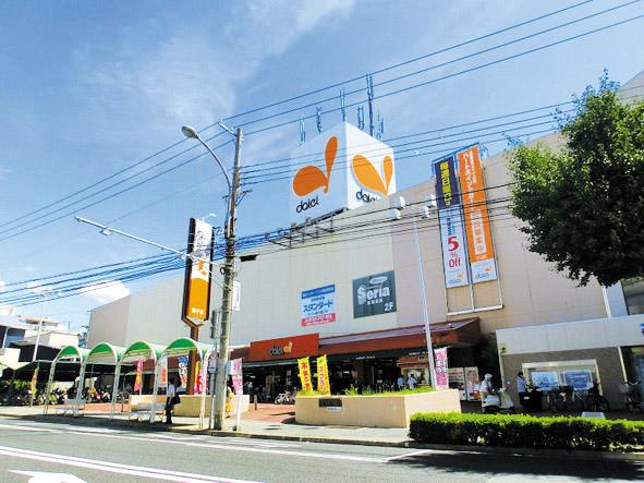 Supermarket. 819m to Daiei Maiko shop