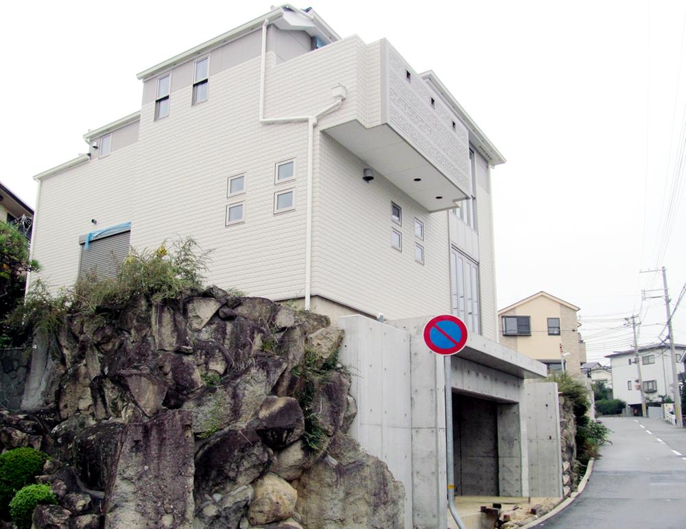 Local appearance photo. Local (11 May 2013) Shooting