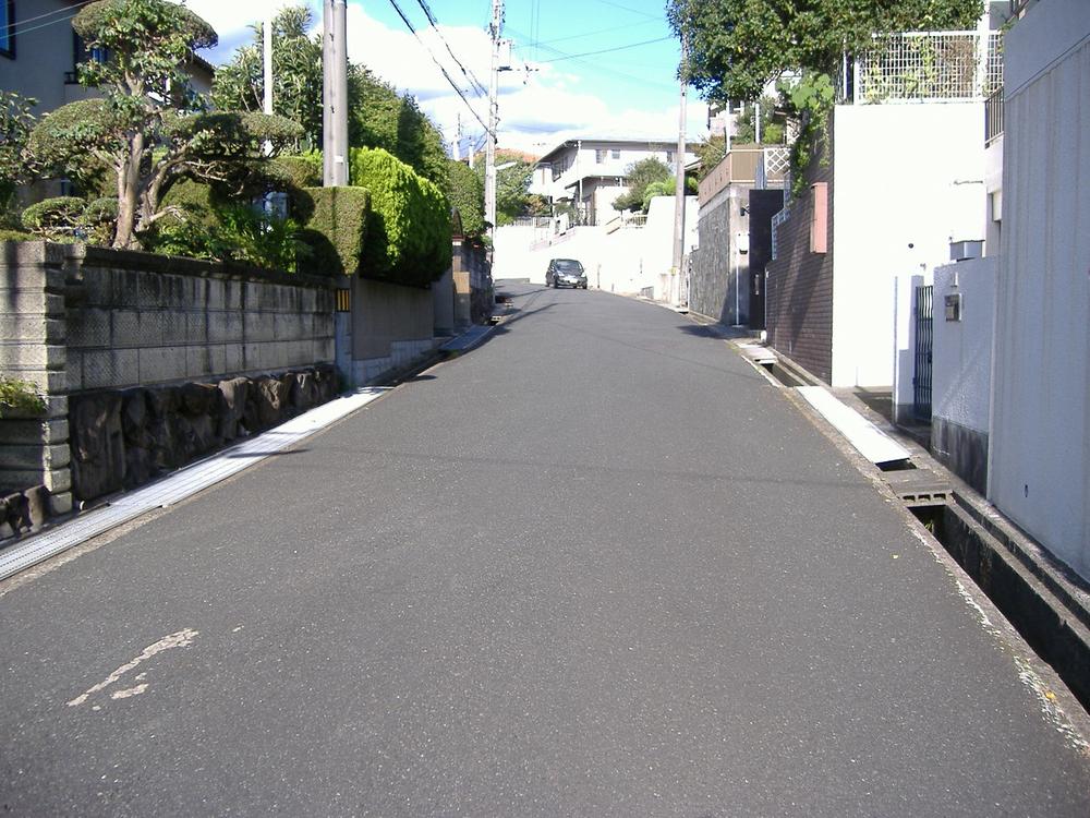 Local photos, including front road. South road about 6m