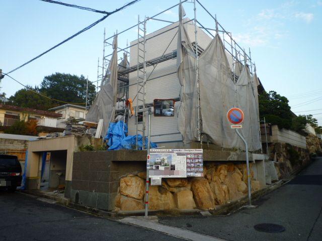 Local photos, including front road. Local (11 May 2013) Shooting