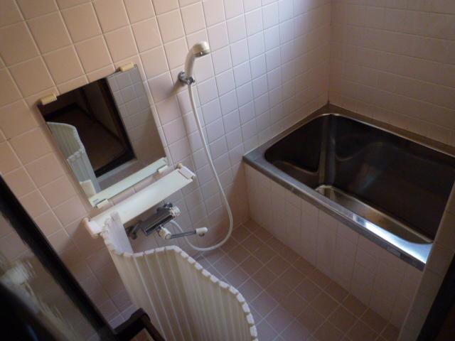 Bathroom. Indoor (11 May 2013) Shooting