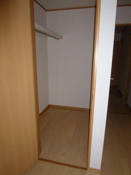 Receipt. Walk-in closet