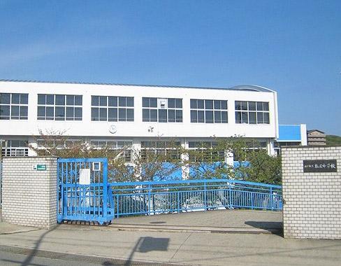 Junior high school. 1700m to Kobe Municipal Shioya junior high school
