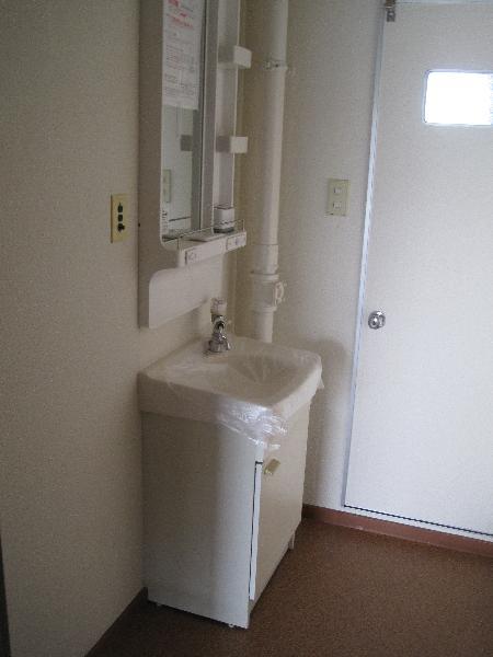 Washroom. Wash basin