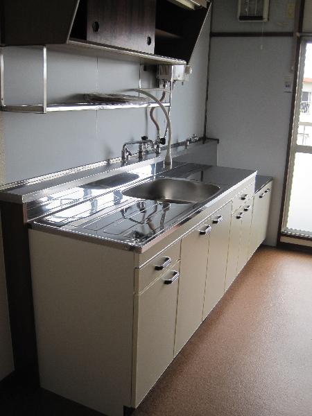 Kitchen. Instantaneous water heater had made