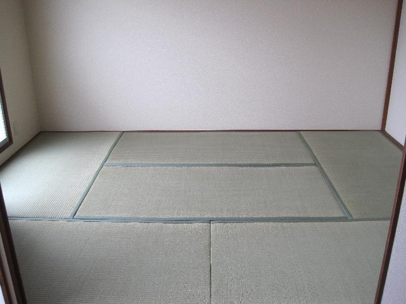 Living and room. DK next to the Japanese-style room 6 quires