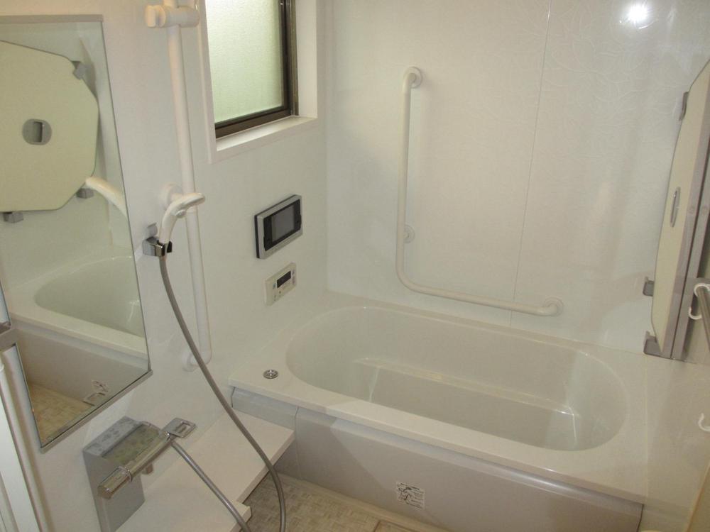 Bathroom. Indoor (12 May 2013) Shooting