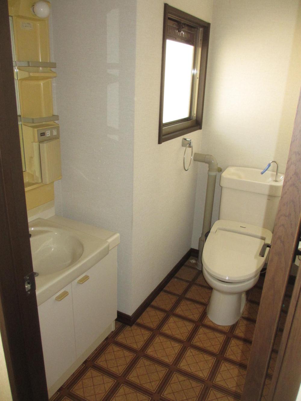 Toilet. Indoor (12 May 2013) Shooting