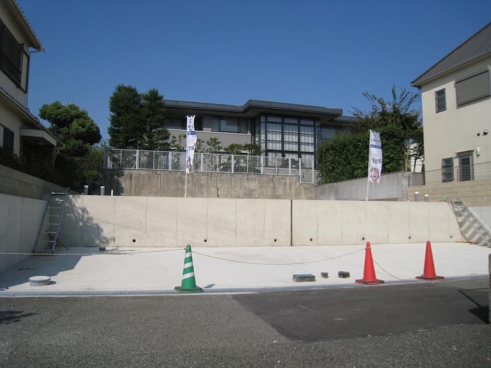 Local photos, including front road. Local (10 May 2012) shooting