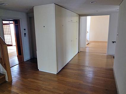 Entrance.  ◆ Breadth of the room, Entrance hall!