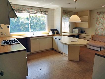 Kitchen.  ◆ Stove 4-necked stove! The counter has a cooking heater!