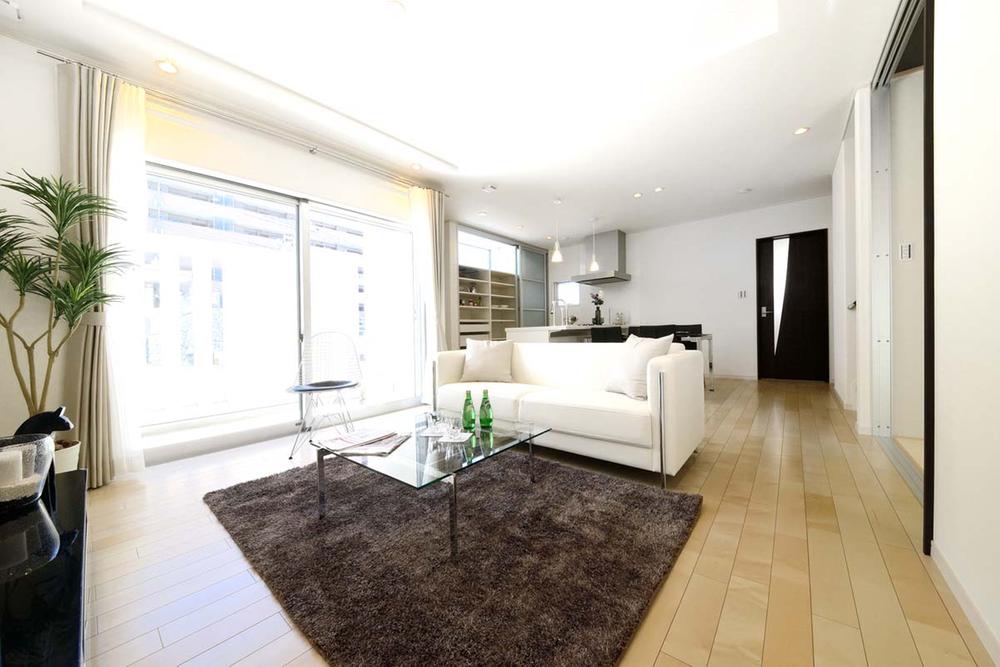 Model house photo. Model house in public at your local Tarumi Maikodai. LDK the bright light poured from the sweep-out window of the large opening. Outside the window terrace. You can also the curtain of the LDK to left open because there is a blindfold wall. 