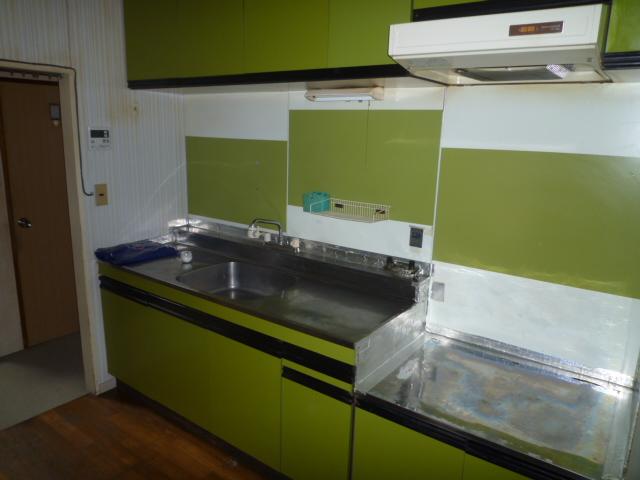 Kitchen. Indoor (10 May 2013) Shooting