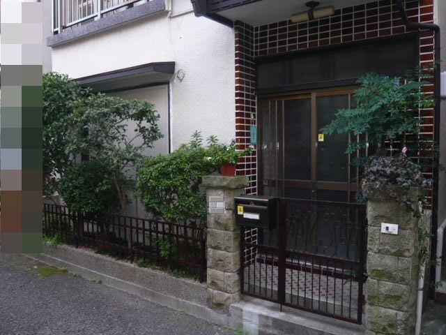 Local appearance photo. Local (11 May 2013) Shooting