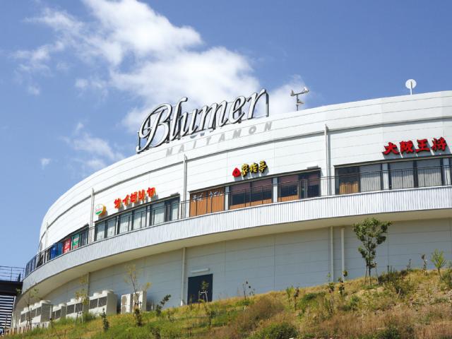 Shopping centre. 850m until Bull mail Mai Tamon