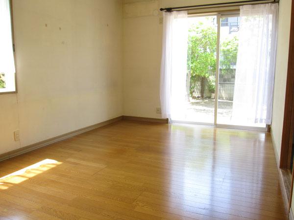 Living. Local (May 2013) Shooting