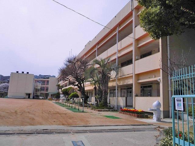 Primary school. Takamaru until elementary school 200m