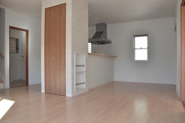 Living. About 20 Pledge of spacious living