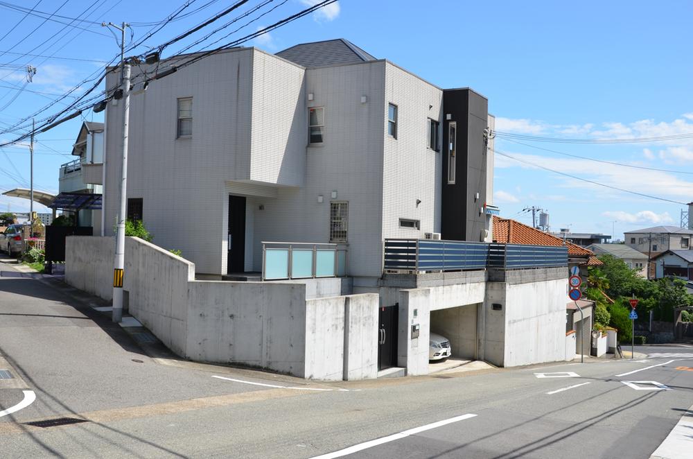 Local appearance photo. Local (July 2012) shooting