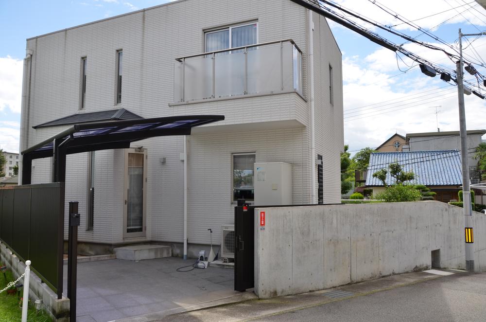 Local appearance photo. Local (July 2012) shooting