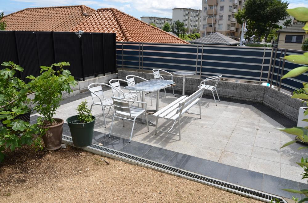 Garden. Local (July 2012) shooting Local south garden