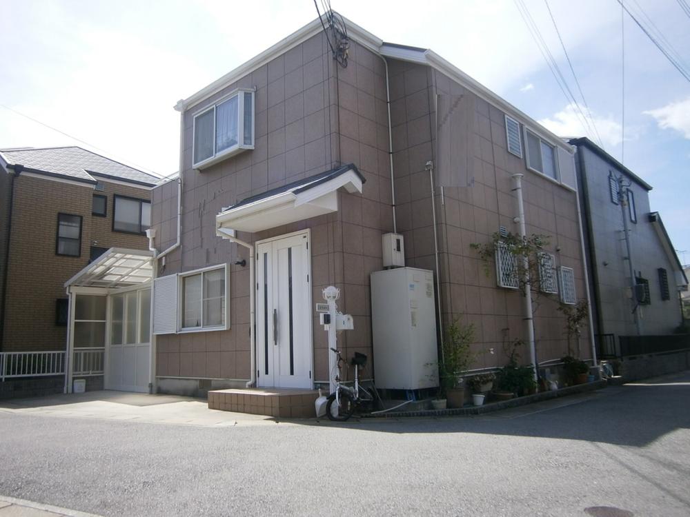 Local appearance photo.  ◆ Two car space