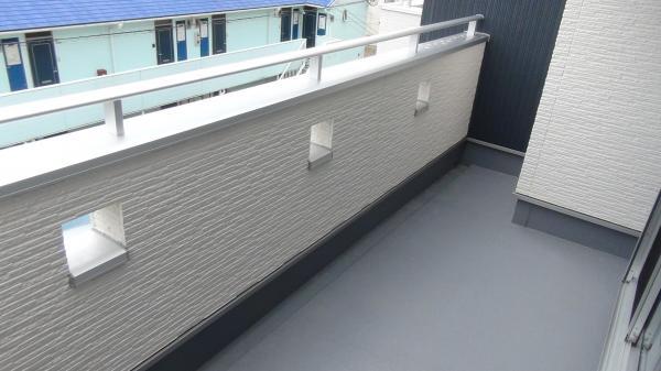 Balcony. South-facing balcony Akashi Kaikyo Bridge is visible!