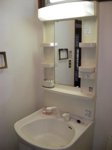 Wash basin, toilet. Indoor (11 May 2013) Shooting