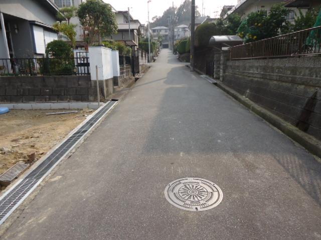 Local photos, including front road. Local (December 6, 2013) Shooting