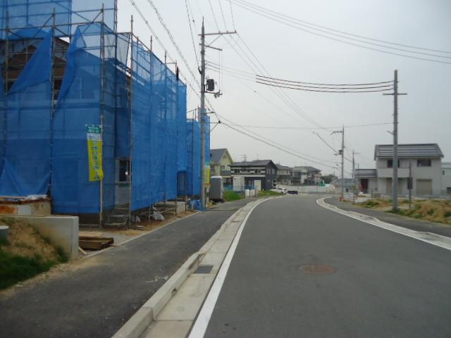 Local photos, including front road. Local (November 3, 2013) Shooting