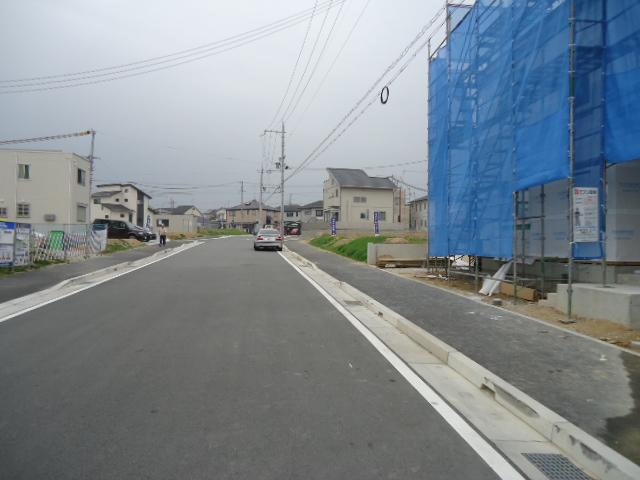 Local photos, including front road. Local (November 3, 2013) Shooting