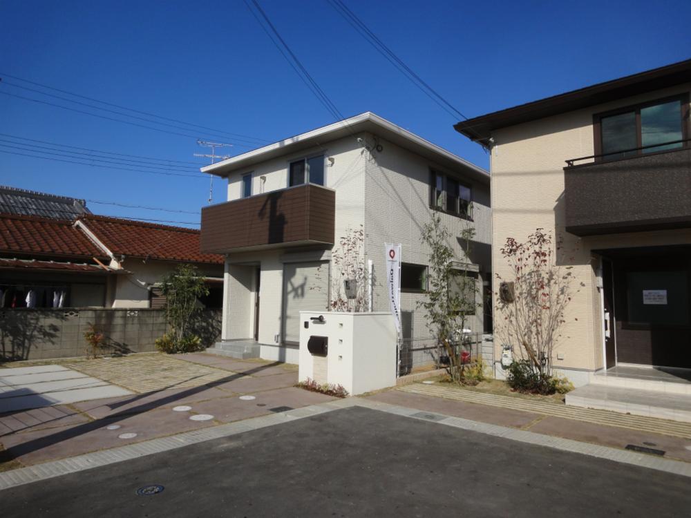 Local appearance photo. Local (11 May 2013) Shooting