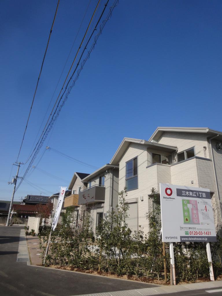 Local photos, including front road. Local (11 May 2013) Shooting