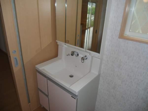 Wash basin, toilet