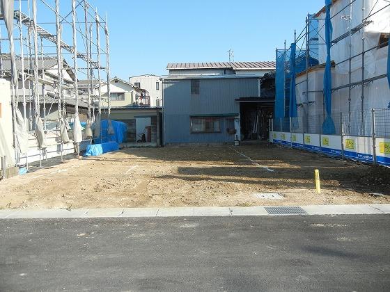 Local photos, including front road. Local (11 May 2013) Shooting