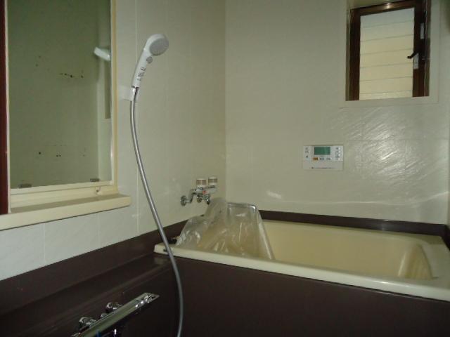 Bathroom. Local (October 25, 2013) Shooting